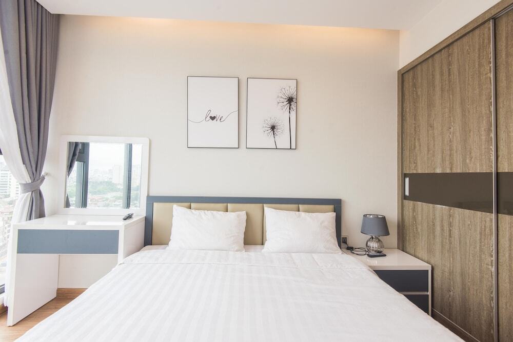Luxury Apartment in Vinhomes Metropolis — фото 1