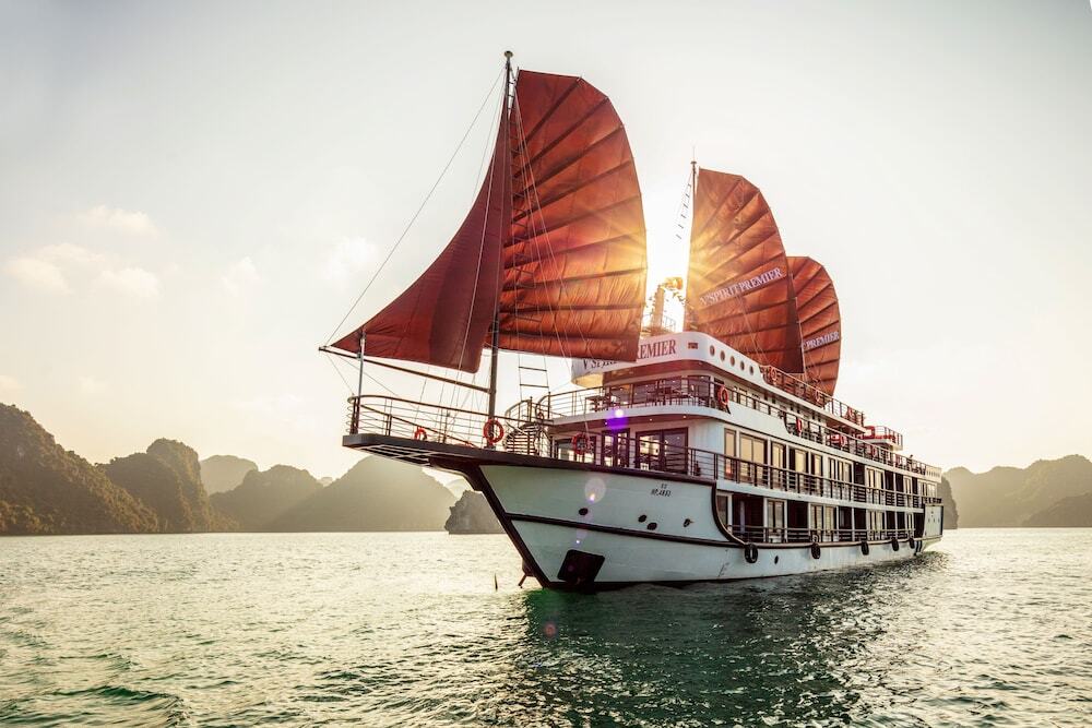 Хайфон: V'Spirit Premier Cruise