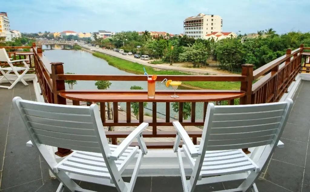 Хойан: Threeway Riverside Villa