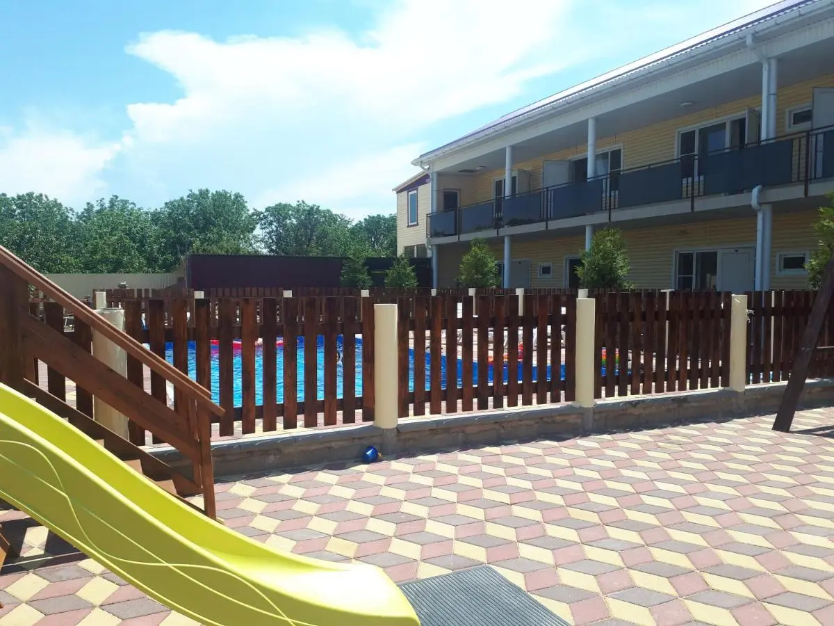 Кучугуры: Guest house Pharaon