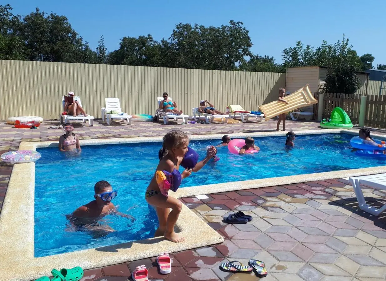Кучугуры: Guest house Pharaon
