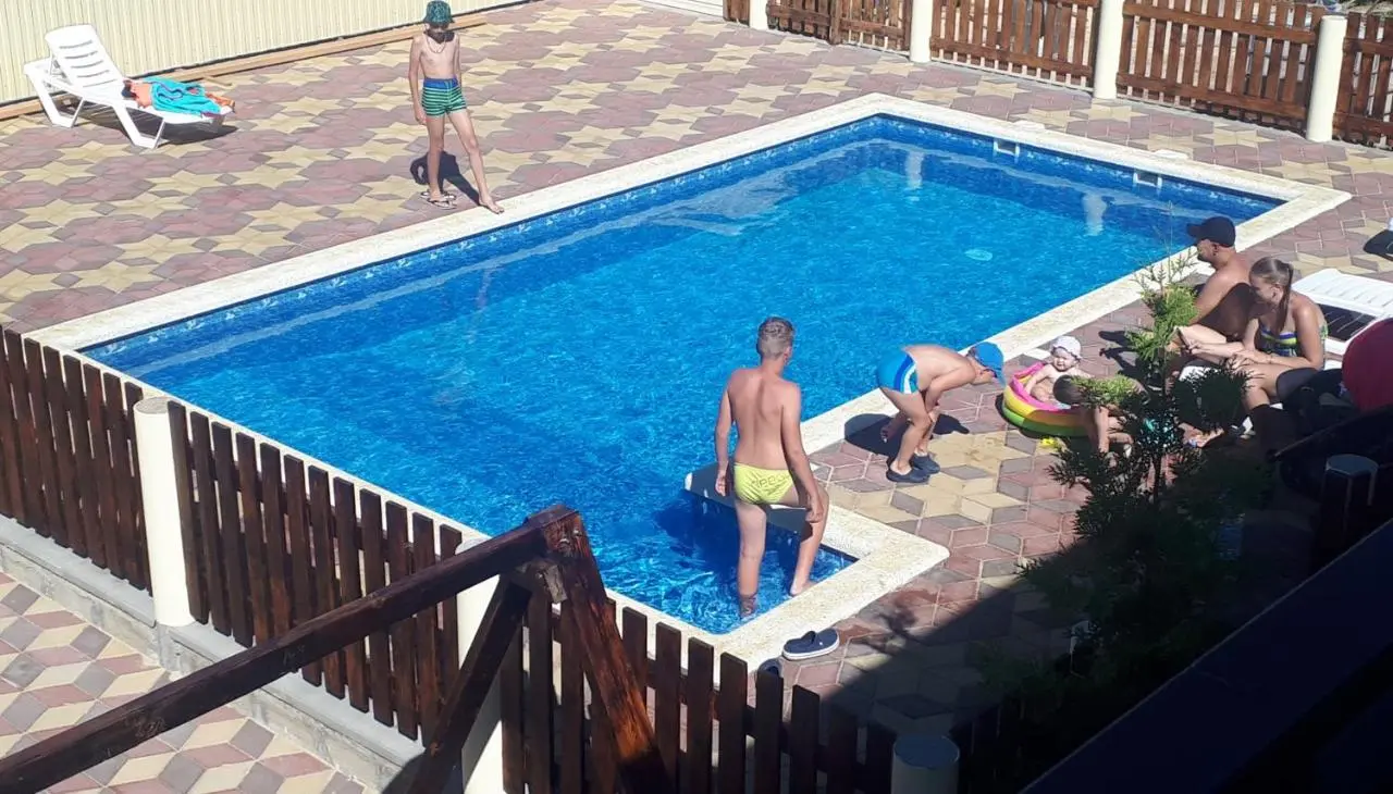 Кучугуры: Guest house Pharaon