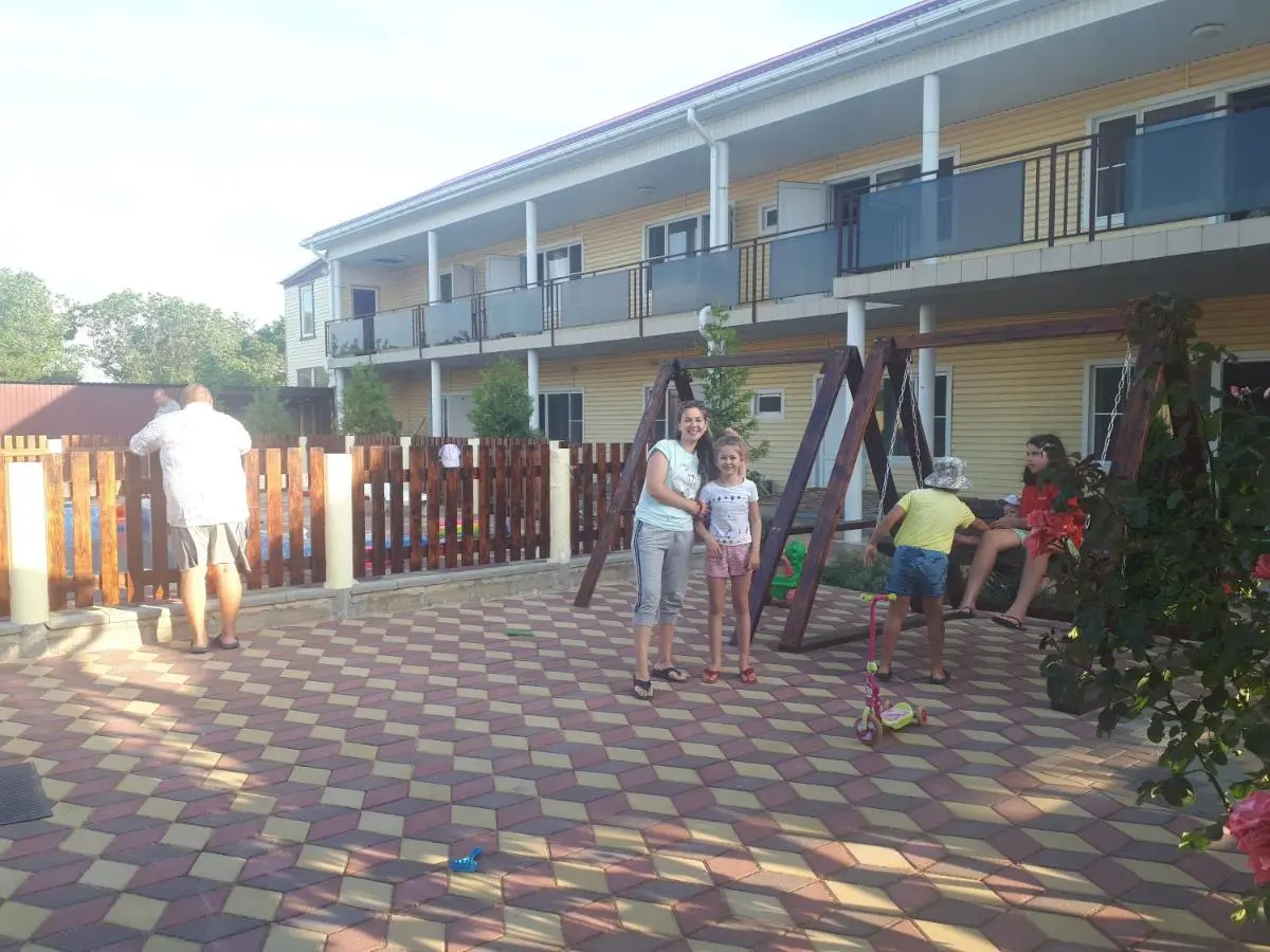 Кучугуры: Guest house Pharaon