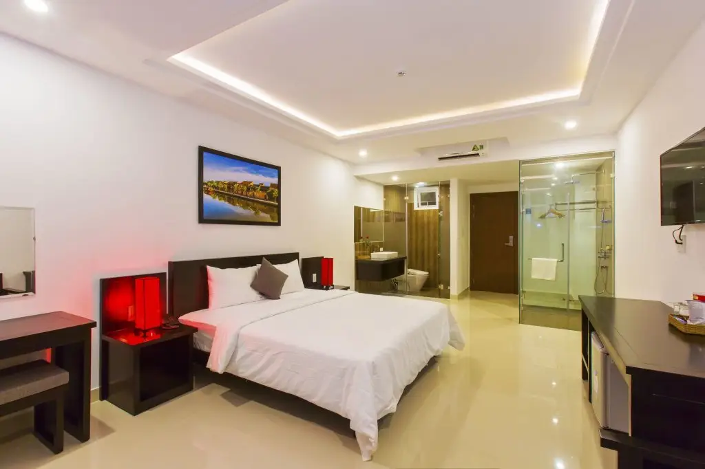 Хойан: Riverside White House Hotel