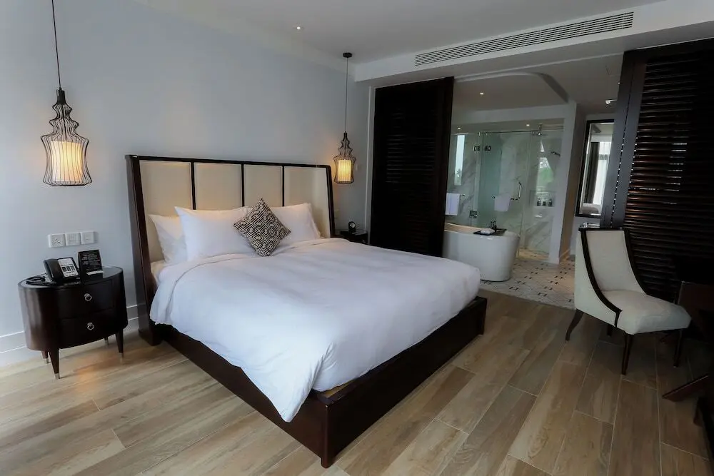 Диенбан: Montgomerie Links Hotel & Villas