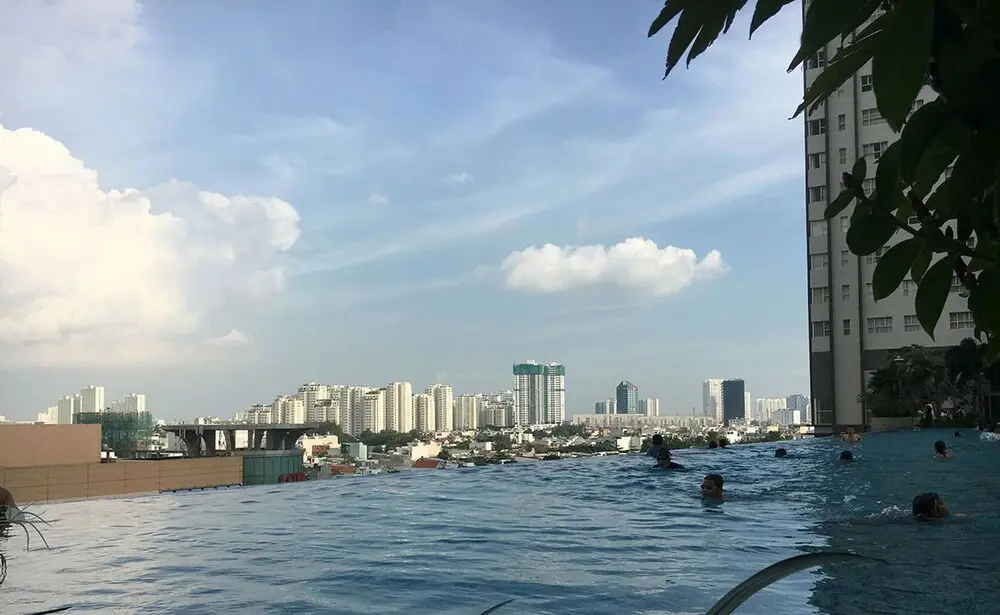 Хошимин: Sunrise City 2BR with Infinity SW Pool