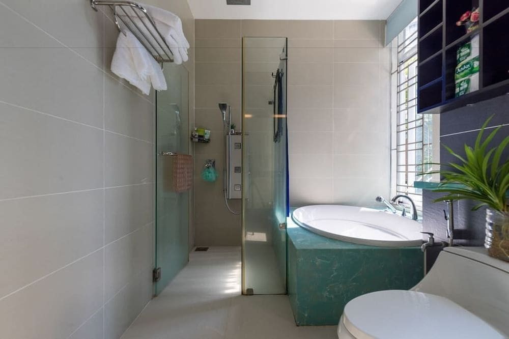 Хошимин: 5 Bedrooms Pool Villa w Karaoke