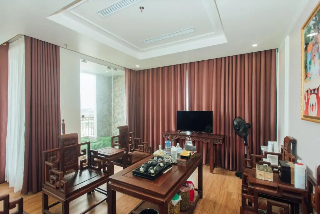 Ту Сон: Hung Long hotel