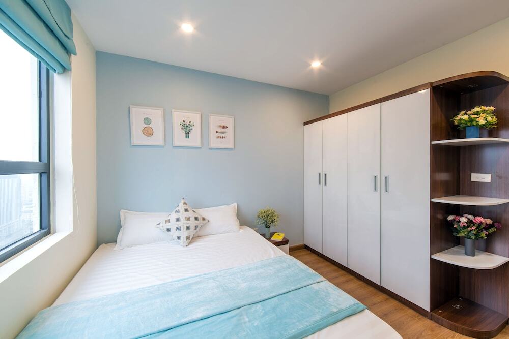 Ханой: 2 Bedroom Apartment With City View