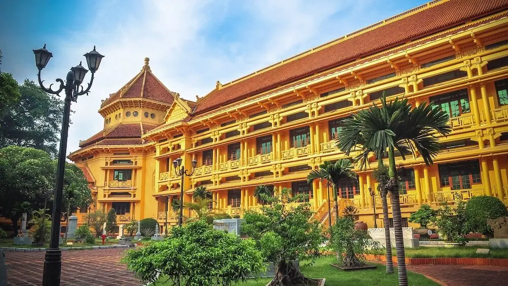 Ханой: Bee House near Hanoi Opera House