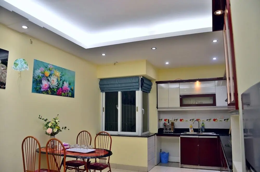 Ханой: Bee House near Hanoi Opera House