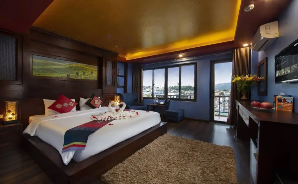 Шапа: Saparis Hotel