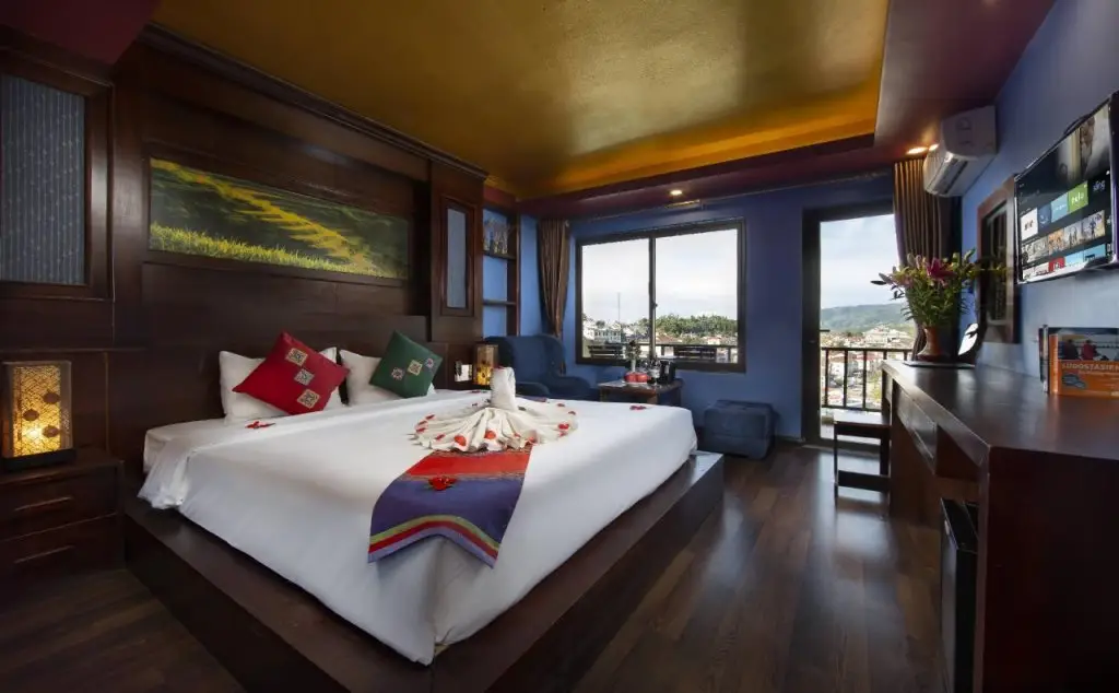 Шапа: Saparis Hotel