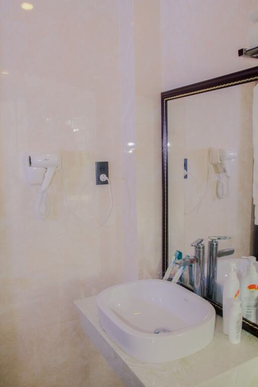 Дананг: Airy Art Apartment My Khe Beach