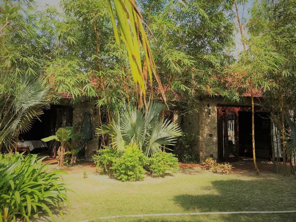 Хойан: An Bang Beach Stone Villa