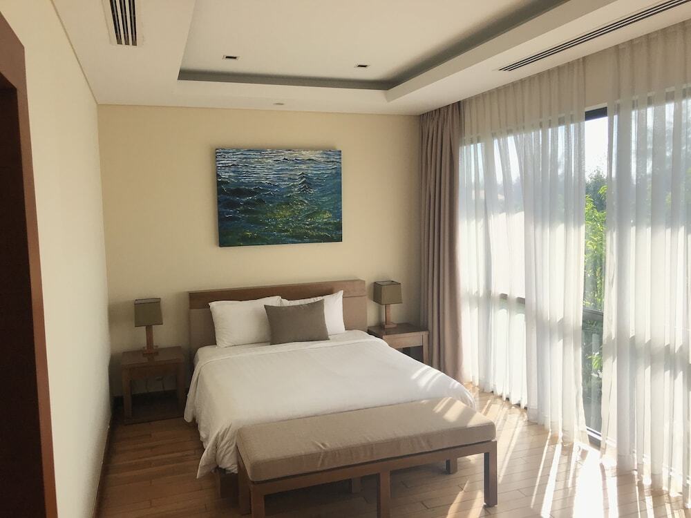 Ocean Resort 4 Bedrooms Danang Living — фото 1