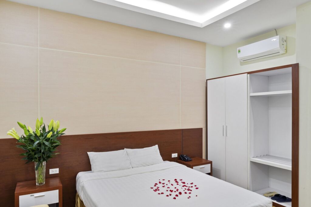 Бакнинь: Hello Hotel