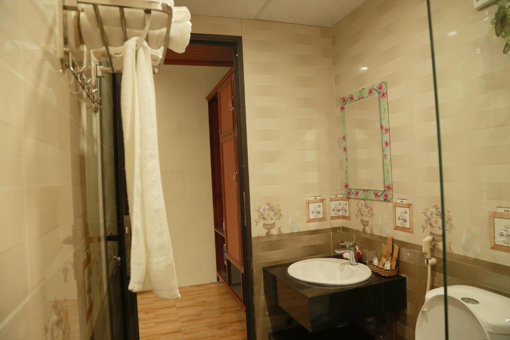 Фонг Ня: Son River House