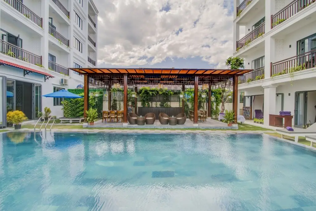 White Lotus Hotel — фото 1
