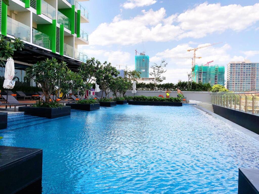 Нячанг: Parama Apartments Balcony Beachfront