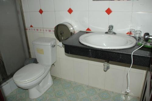 Ниньбинь: The Long Hotel