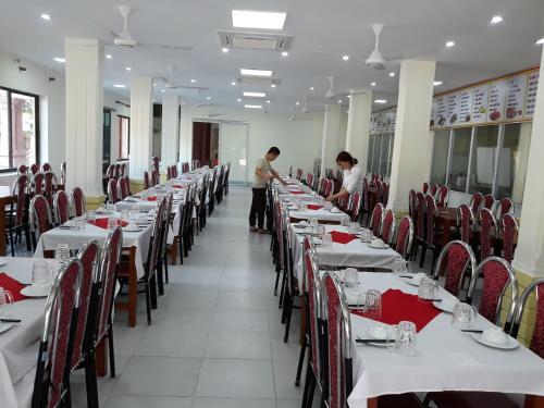 Винь: Viễn Đông Hotel