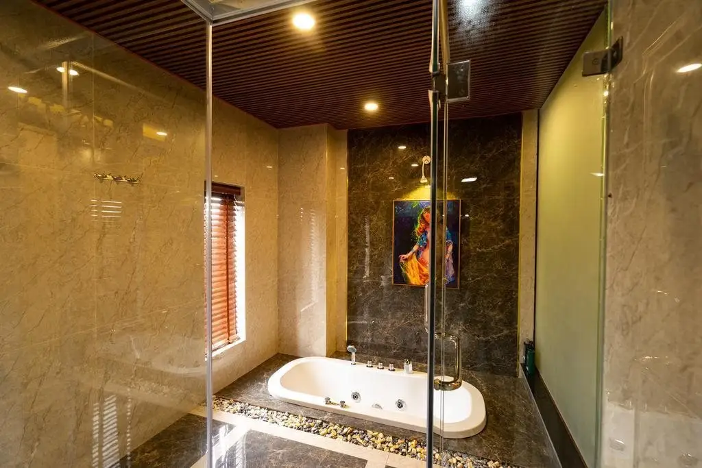 Хатинь: Eagle Hotel
