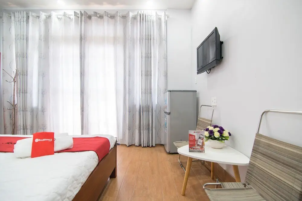 RedDoorz Plus @ Huynh Tan Phat — фото 1