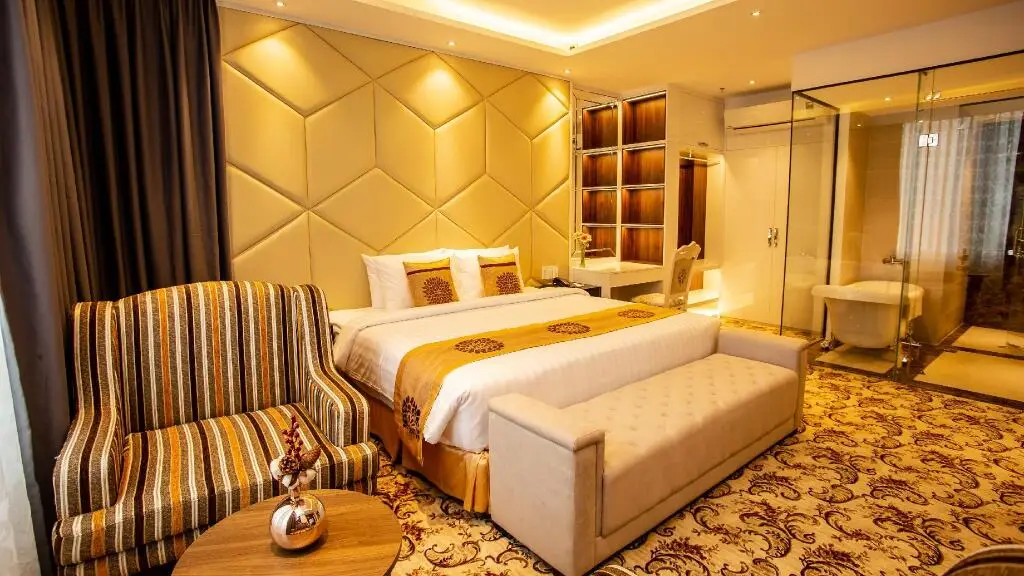 Тхузаумот: Elizabeth Hotel