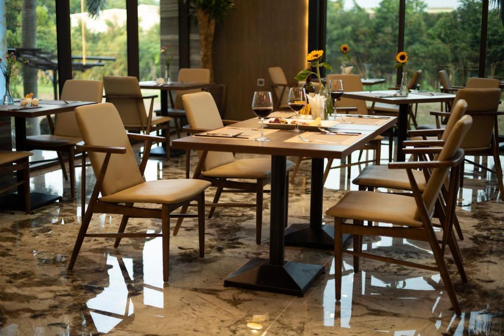 Хайфон: Zen Riverside Hotel & Residences
