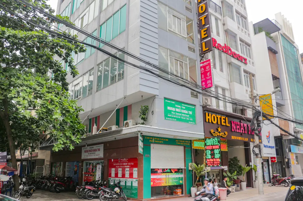 RedDoorz Diamond Hotel CMT8 — фото 1