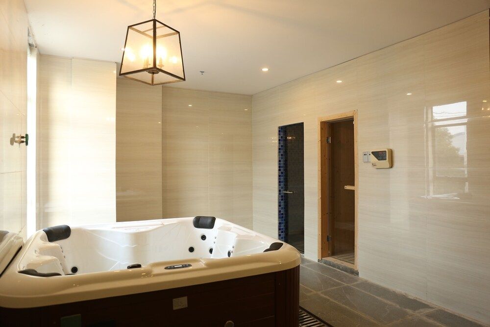 Бакнинь: Wilton Hotel