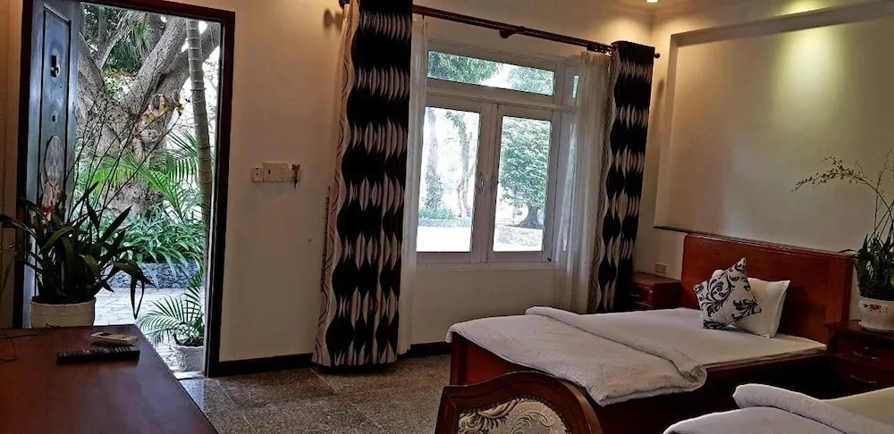 Тан-Мэй-Тай: Núi Cấm Resort