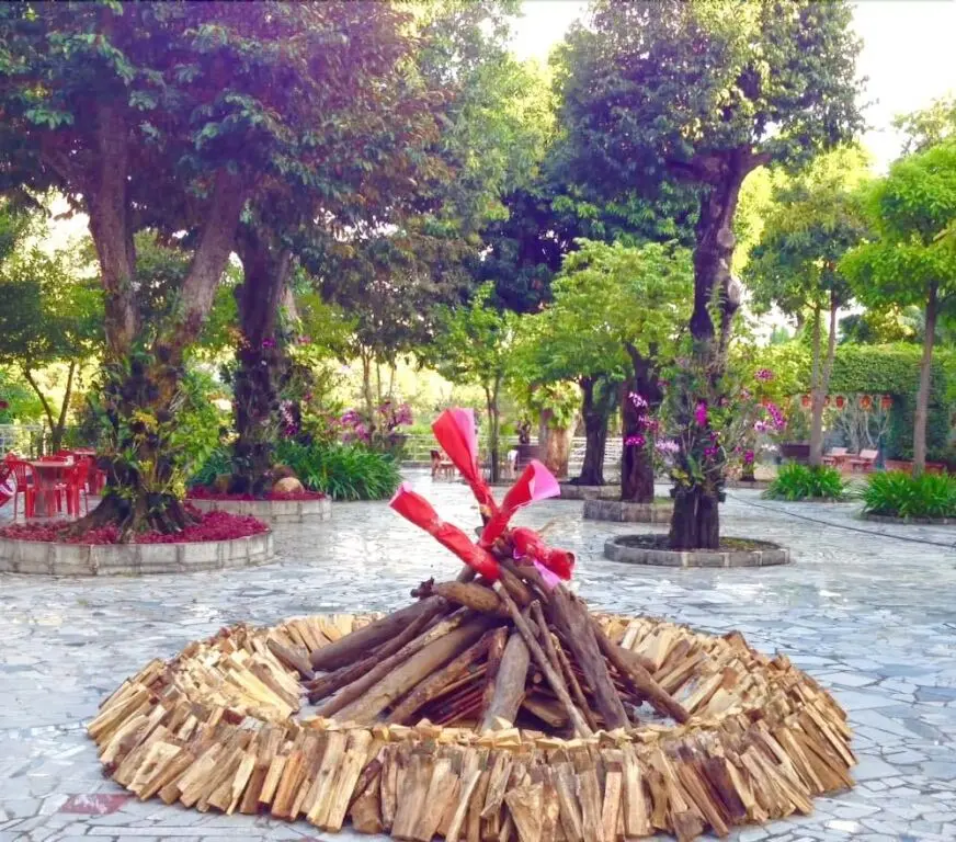 Тан-Мэй-Тай: Núi Cấm Resort