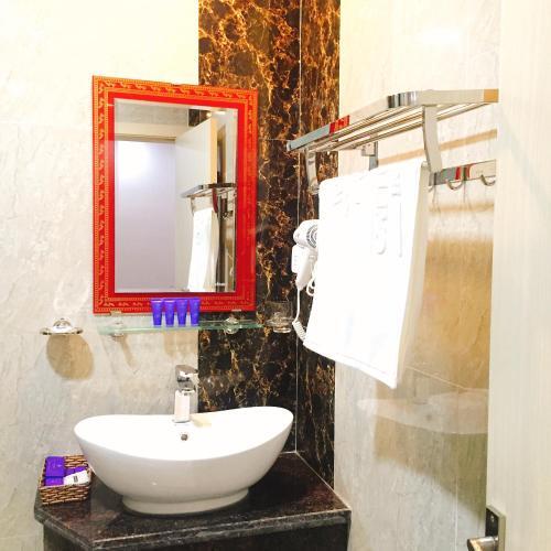 Бакнинь: Cat Tuong New Hotel