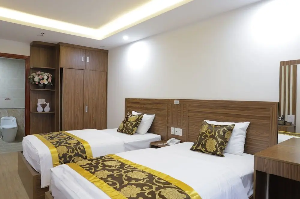 Бакнинь: Amy Hotel