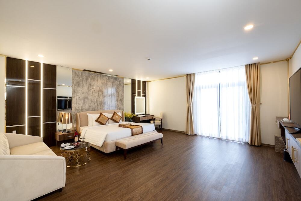 Лиен Нгха: Sandals Star Hotel
