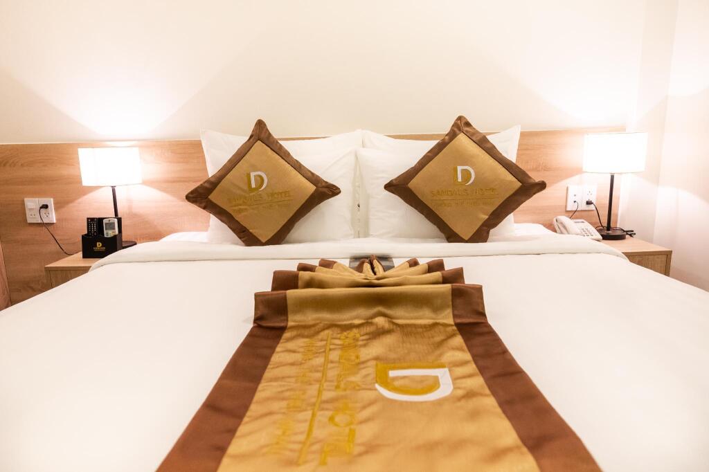 Лиен Нгха: Sandals Star Hotel