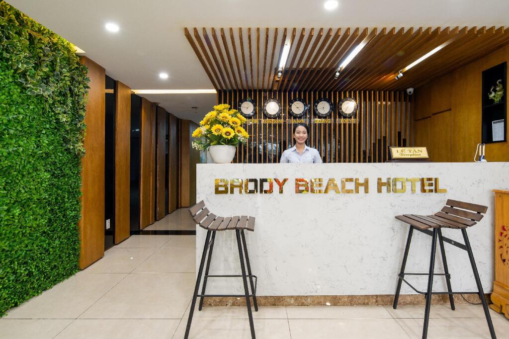 Brody Beach Hotel — фото 1