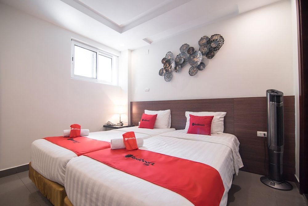 Ханой: RedDoorz near Giap Bat