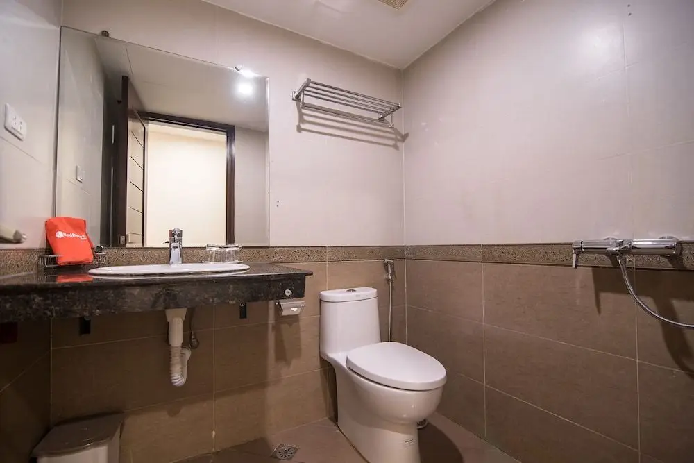 Ханой: RedDoorz near Giap Bat