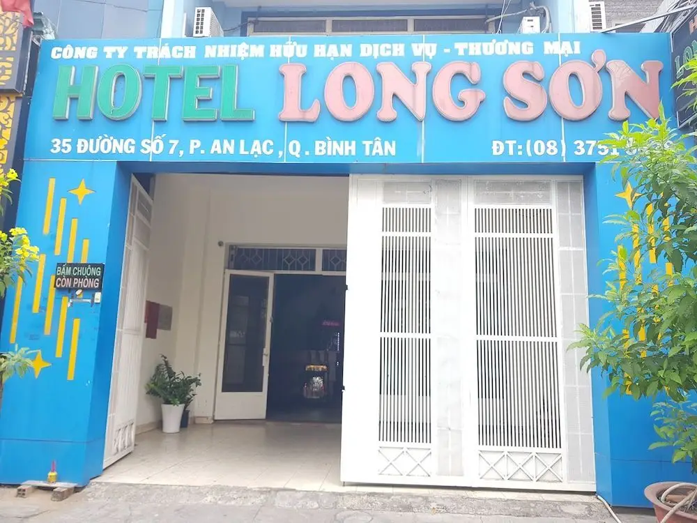 Oyo 682 Long Son Hotel — фото 1