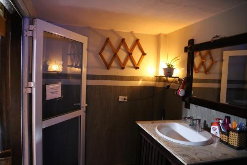 Шапа: Toce House