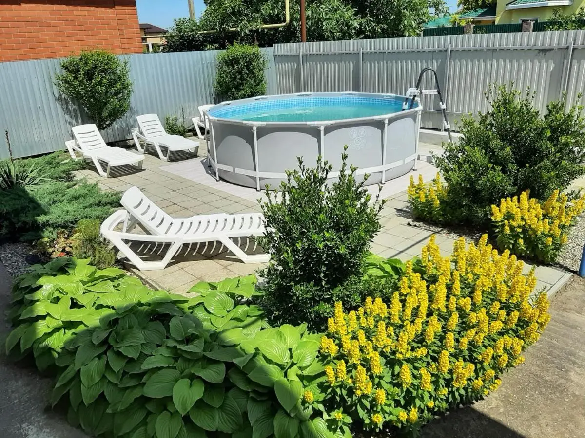 Кучугуры: Guest house Lazurnyy