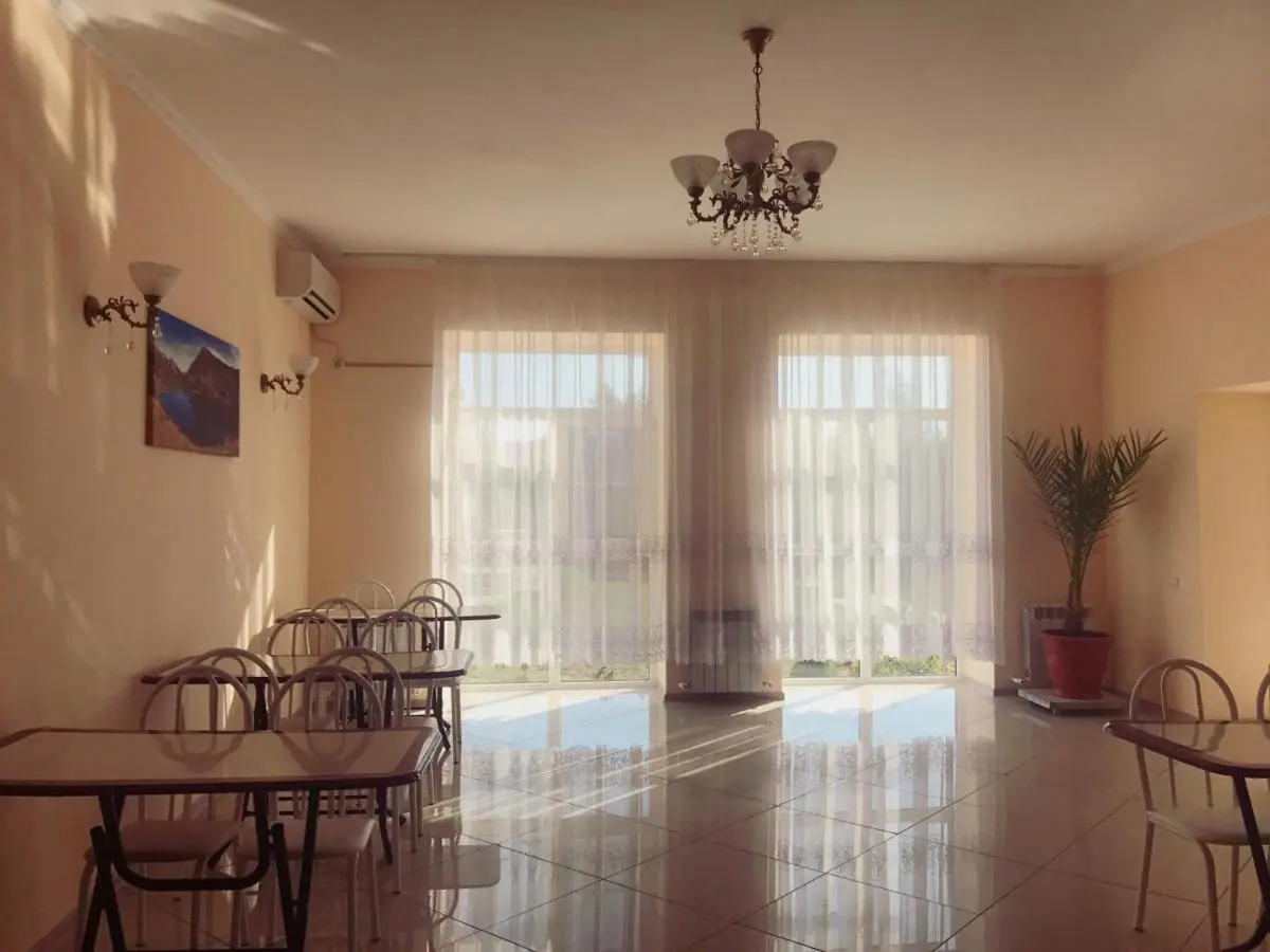 Кучугуры: Guest house Lazurnyy