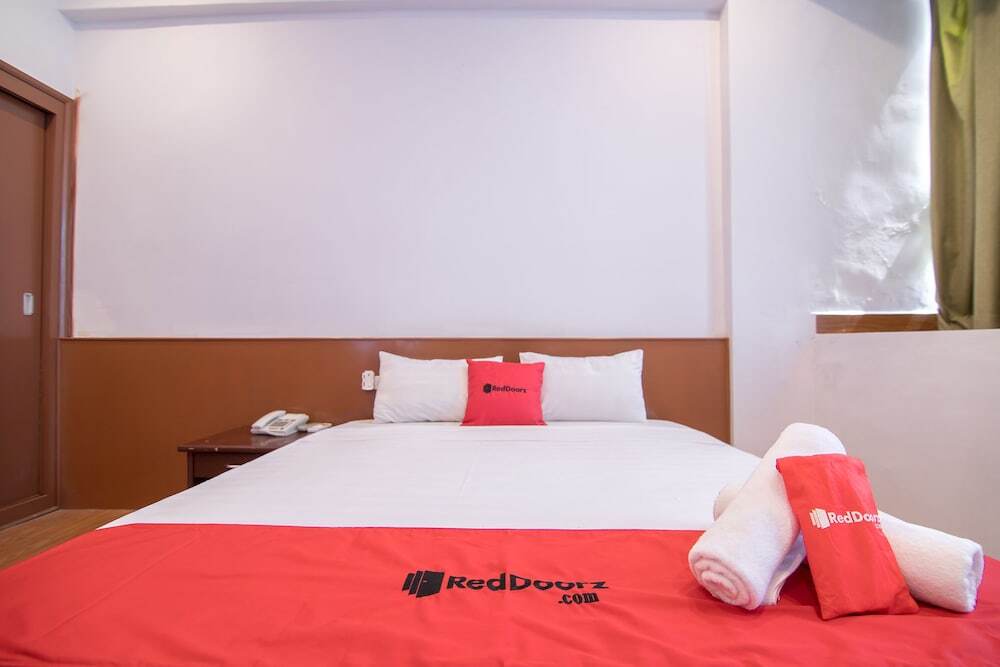 Ханой: RedDoorz Plus near Van Mieu Quoc Tu Giam