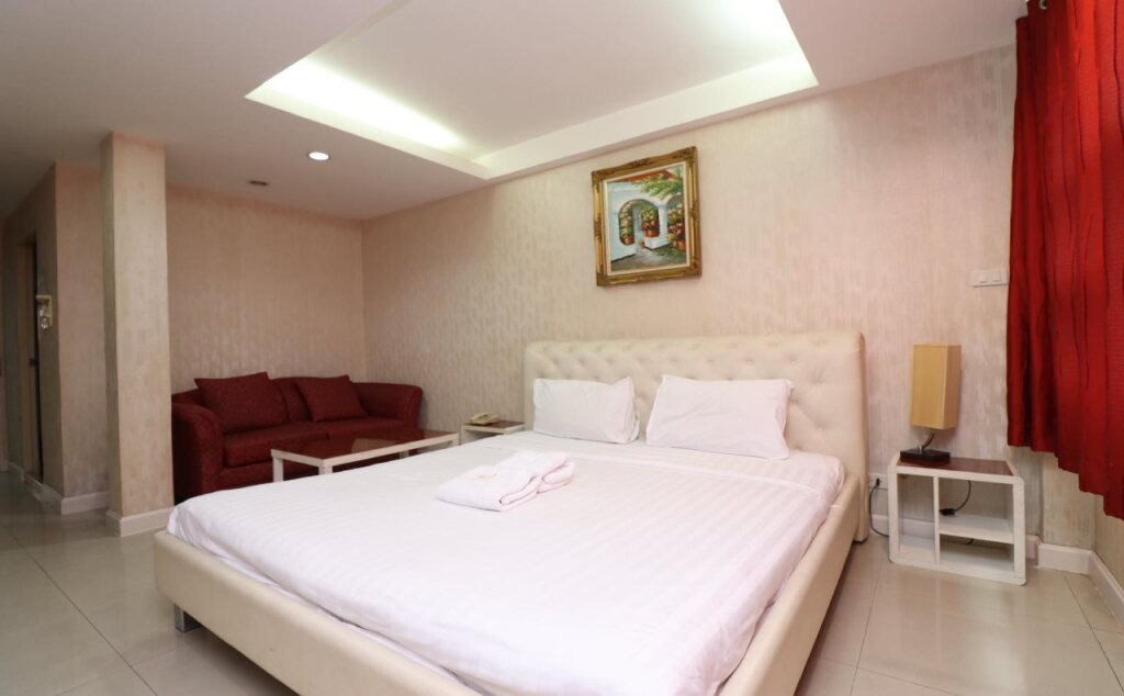OYO 128 Avy Hotel — фото 1