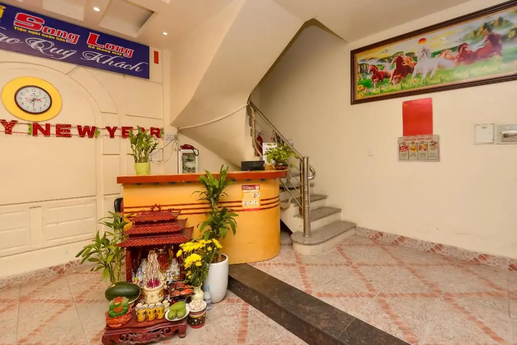 OYO 1065 Song Long Hotel near Thu Cuc International General Hospital — фото 1