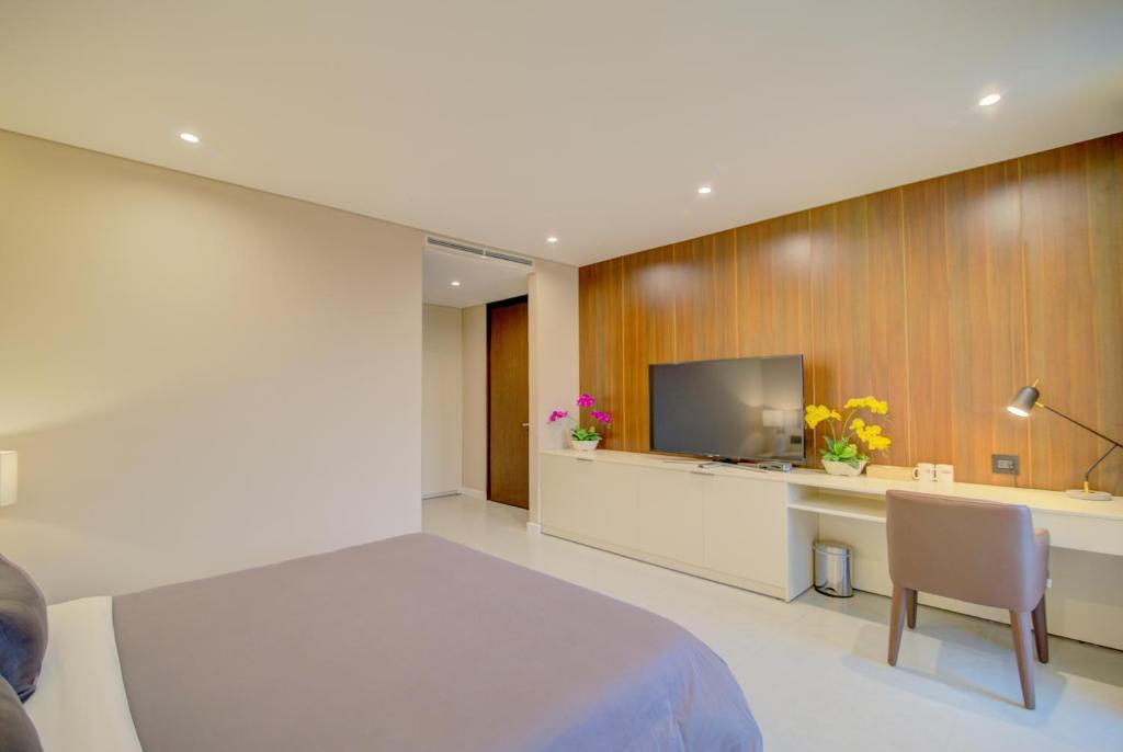 Дананг: Five Stars 5 Bedrooms And 1 Movie Room Beachfront
