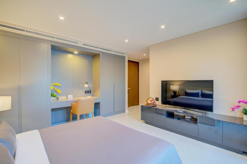 Дананг: Five Stars 5 Bedrooms And 1 Movie Room Beachfront